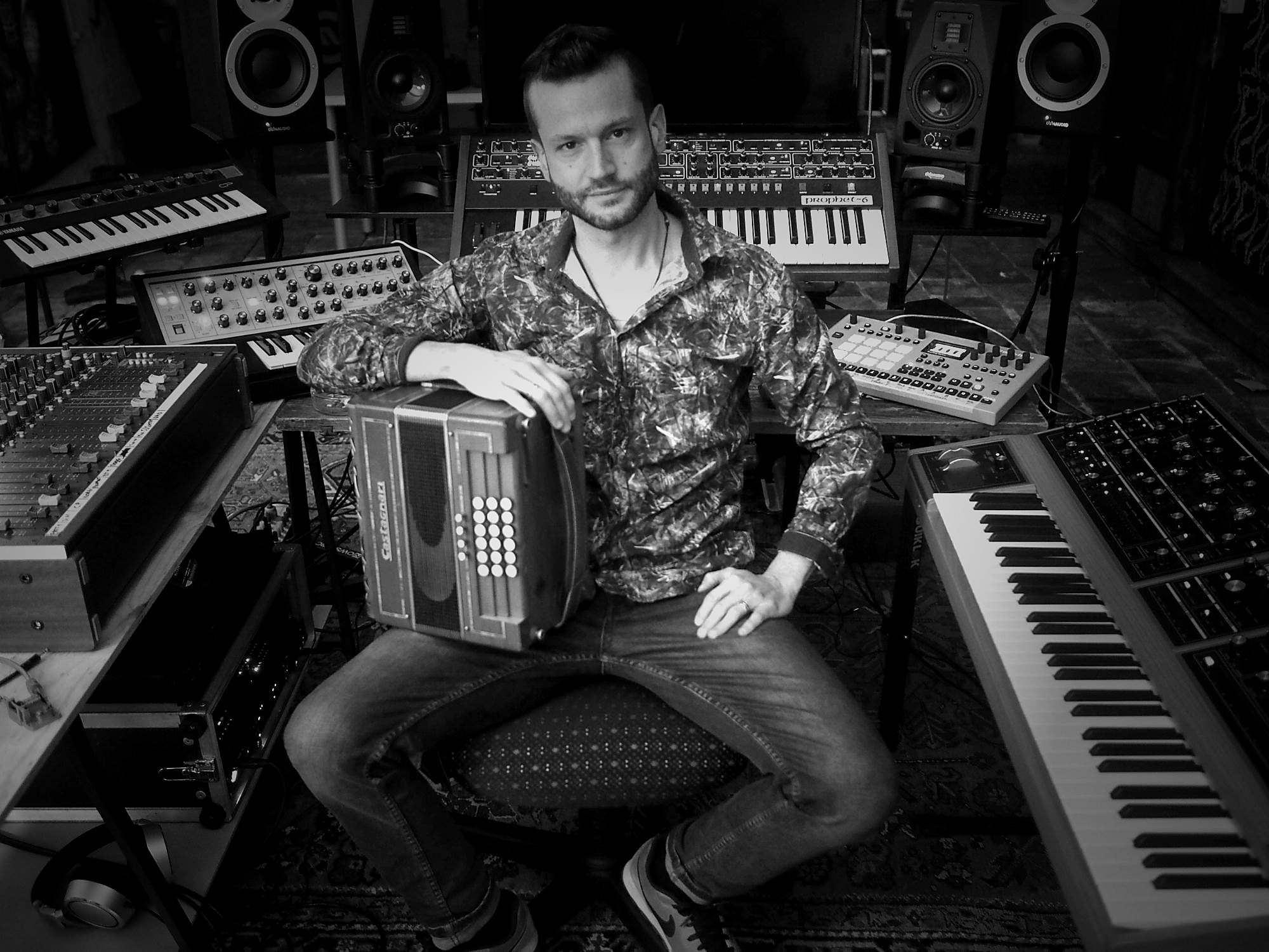 Valerio Rodelli with his diatonic accordion and synthesizers